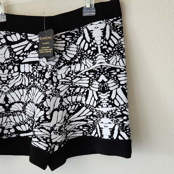Bebe High Waist Black and White Butterfly Short Shorts with Graffiti Print Sz M - Picture 13 of 15